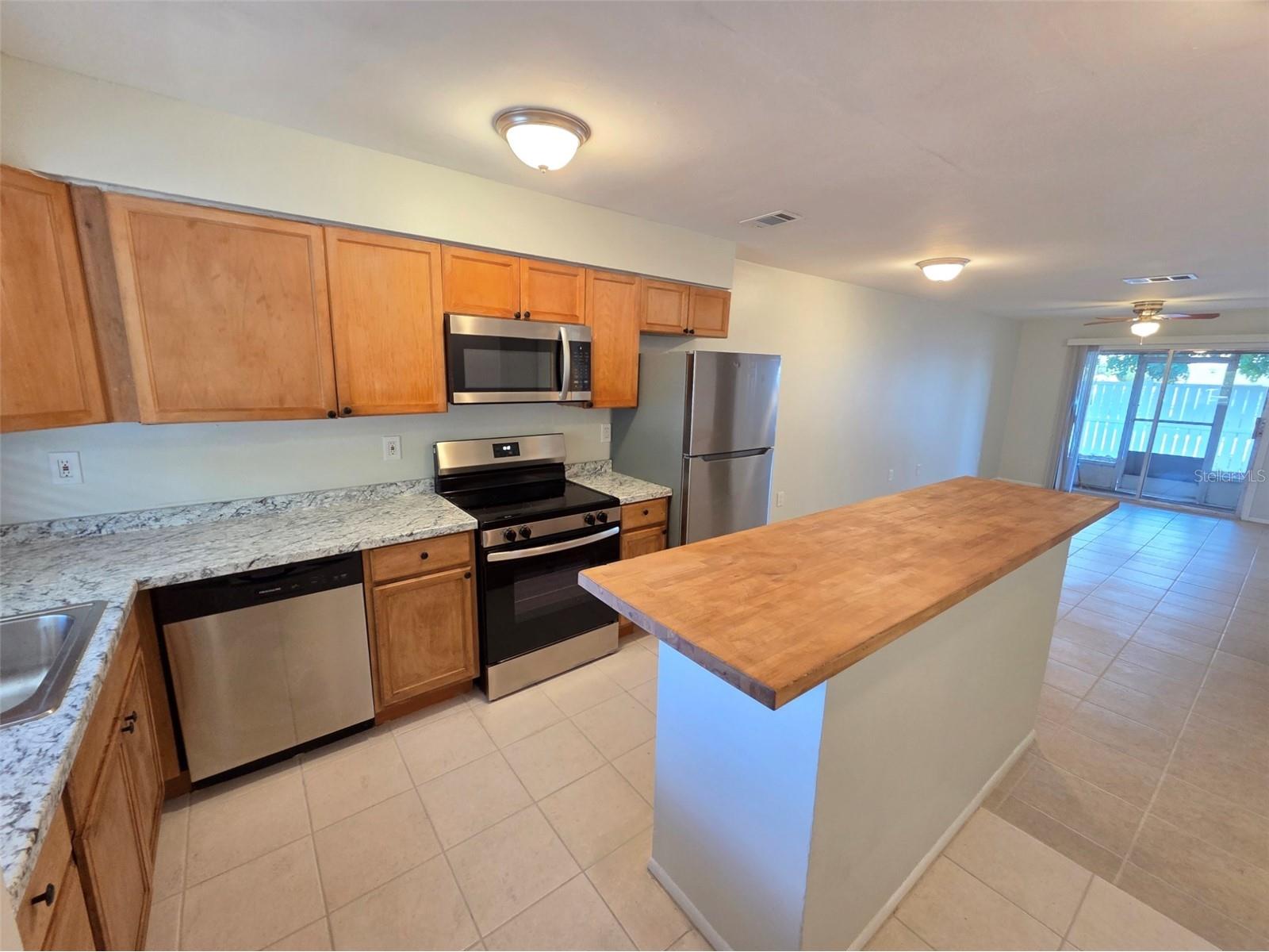 1009 63rd W Bradenton FL 34207 A4693031 image3