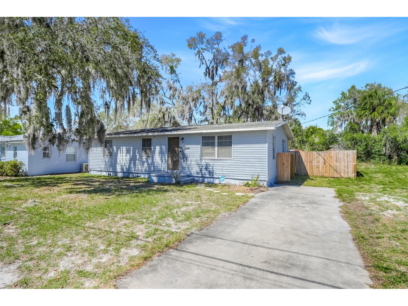 1009 E Hazzard Avenue Eustis FL 32726 G5109155 image1