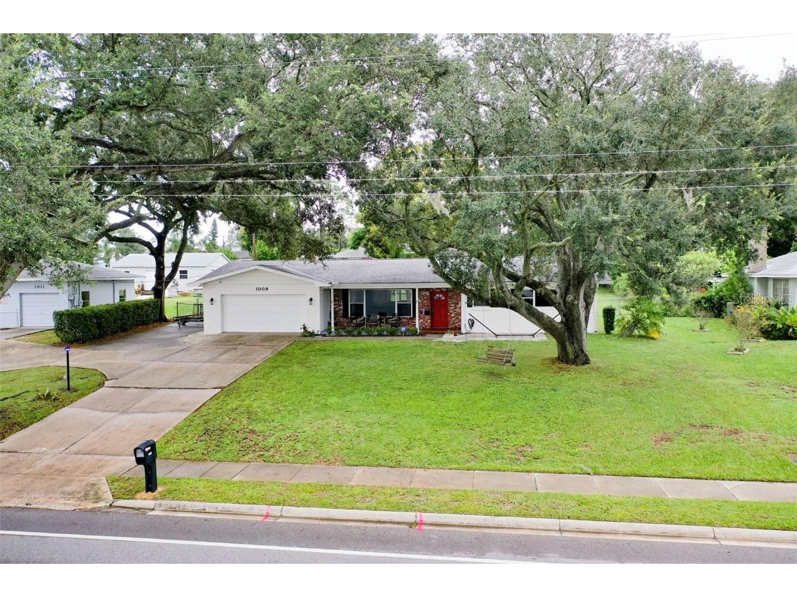 1009 N Lake Howard Drive Winter Haven FL 33881 - LAKE HOWARD P4927724 image1