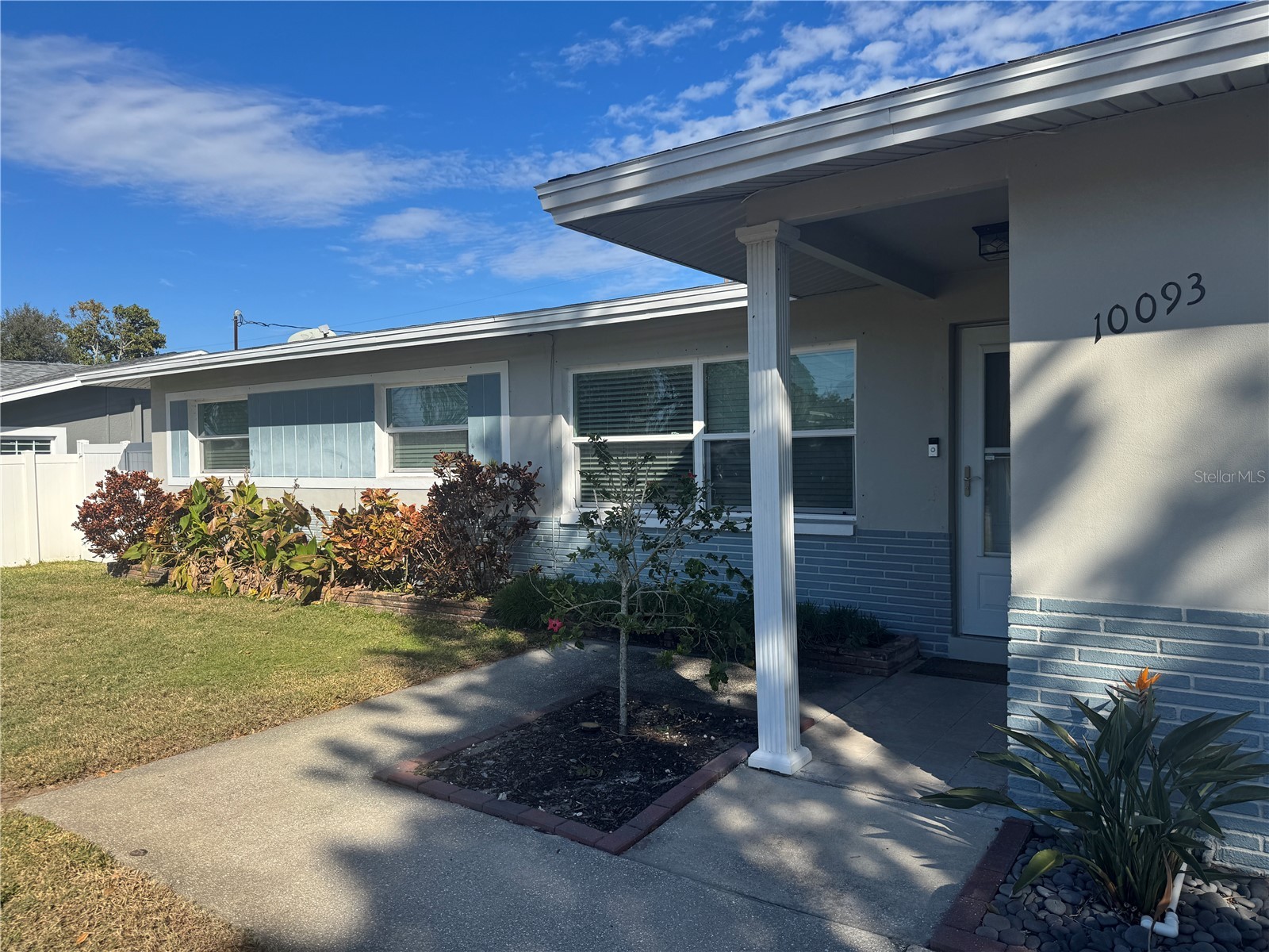 10093 Santiago Court Seminole FL 33776 TB8475592 image1