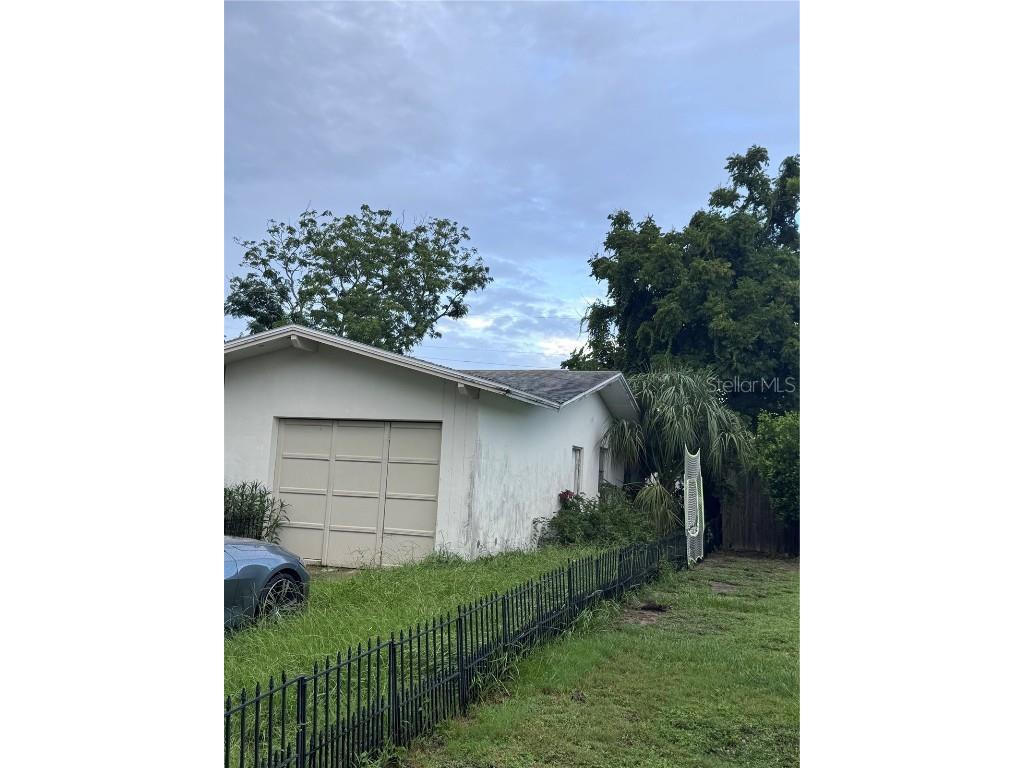 10095 Nassau Court Seminole FL 33776 MLS: O6329459 Edina Realty