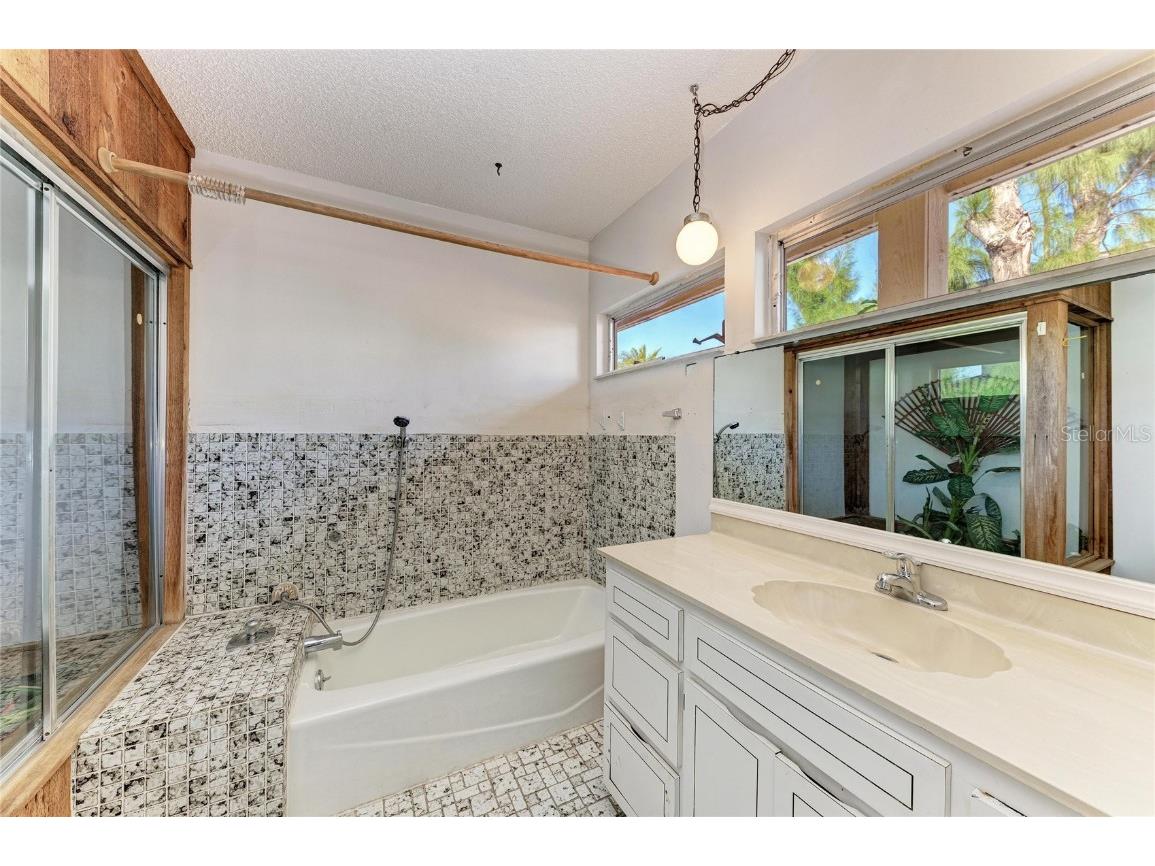 101 73rd Street #6 Holmes Beach FL 34217 - GULF OF MEXICO A4669776 image33