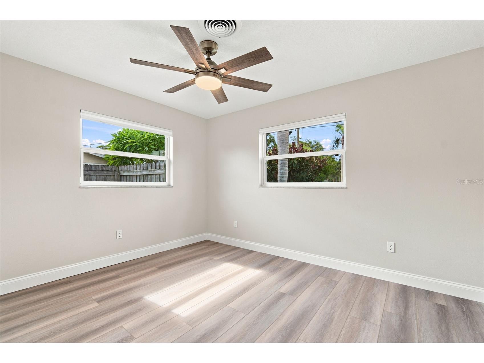 101 92nd Avenue N Saint Petersburg FL 33702 TB8525778 image18