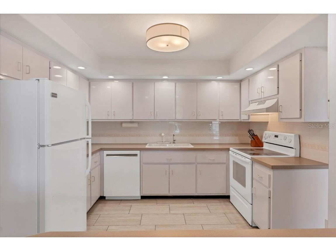 101 Benjamin Franklin Drive #63 Sarasota FL 34236 A4668335 image18