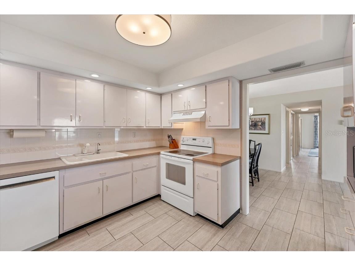 101 Benjamin Franklin Drive #63 Sarasota FL 34236 A4668335 image19