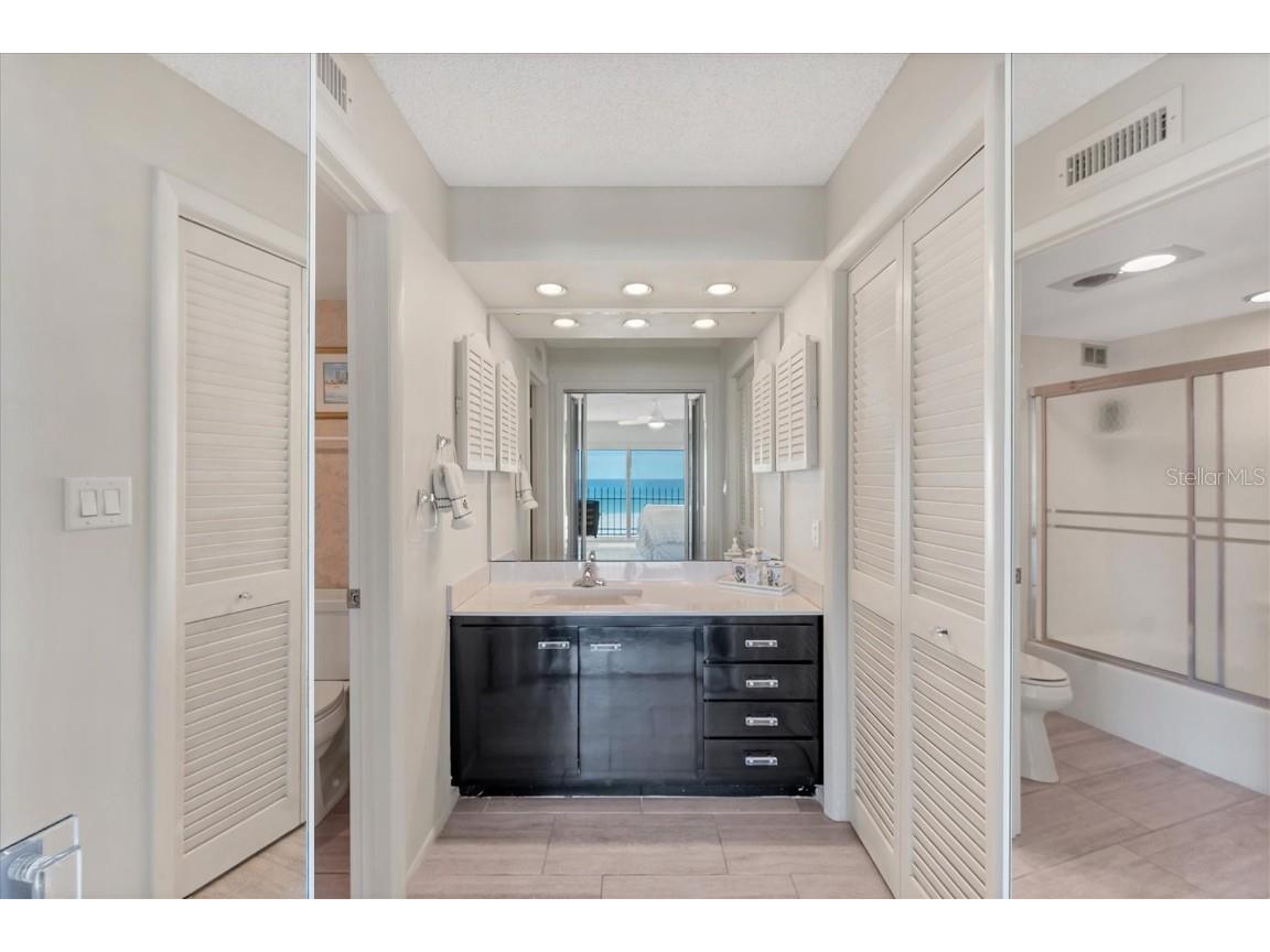 101 Benjamin Franklin Drive #63 Sarasota FL 34236 A4668335 image27