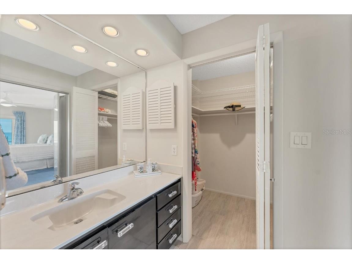 101 Benjamin Franklin Drive #63 Sarasota FL 34236 A4668335 image29