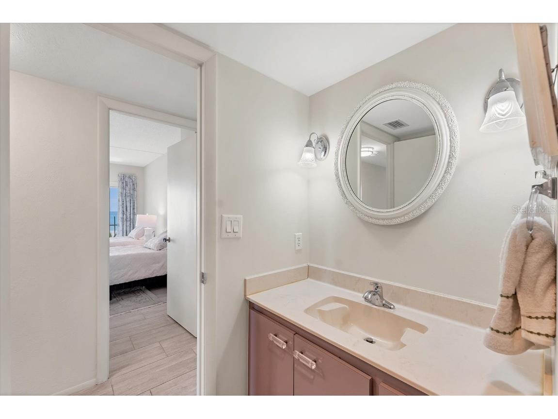 101 Benjamin Franklin Drive #63 Sarasota FL 34236 A4668335 image38