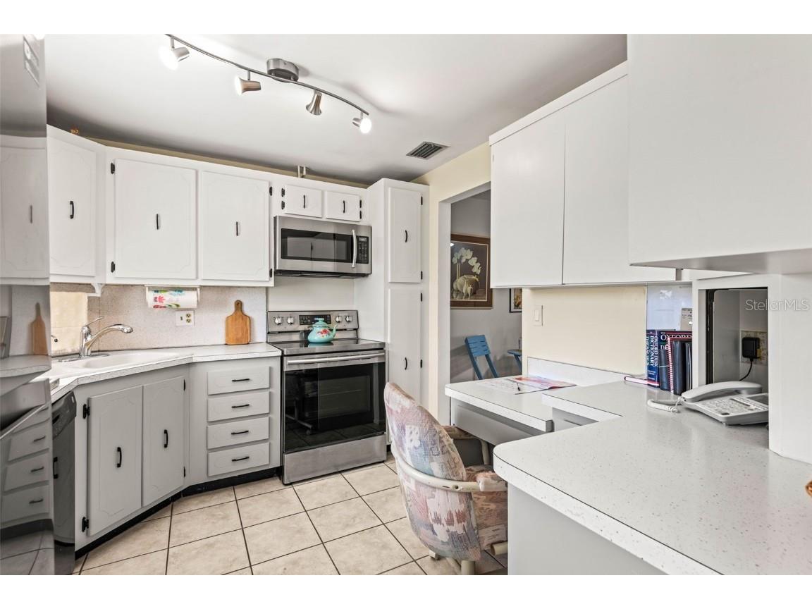 101 Dogwood Circle Seminole FL 33777 TB8444375 image8