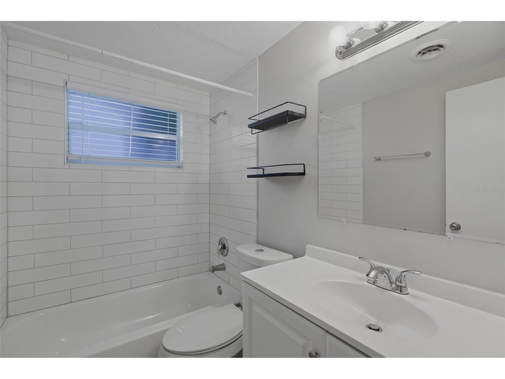 101 Oberlin Road Venice FL 34293 C7516264 image4