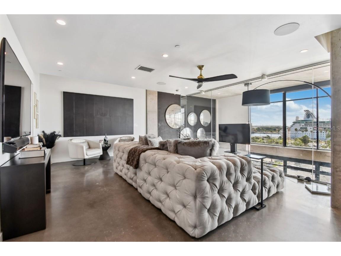 101 S 12th Street #612 Tampa FL 33602 TB8411748 image42