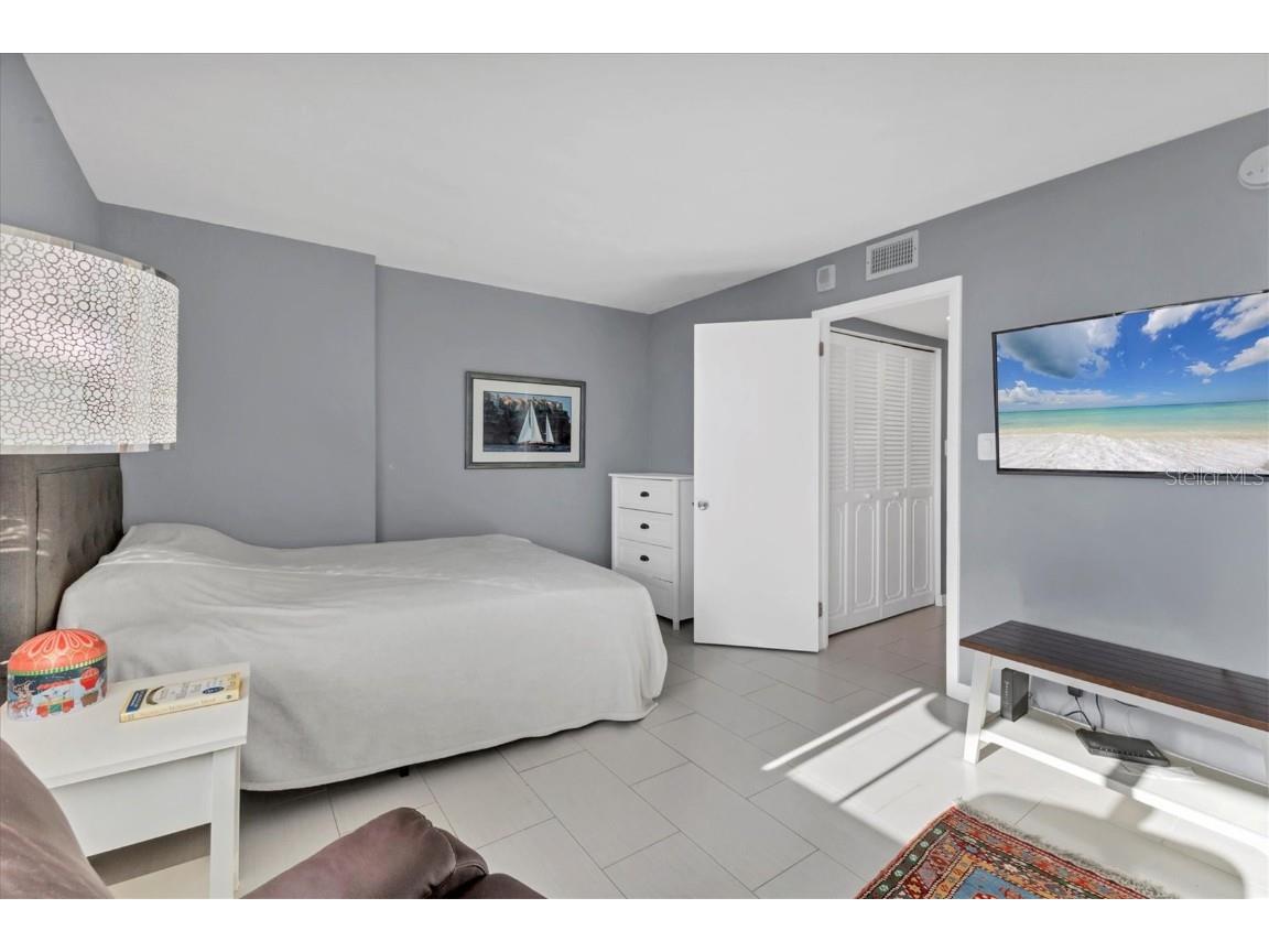 101 S Gulfstream Avenue #15E Sarasota FL 34236 A4676360 image17