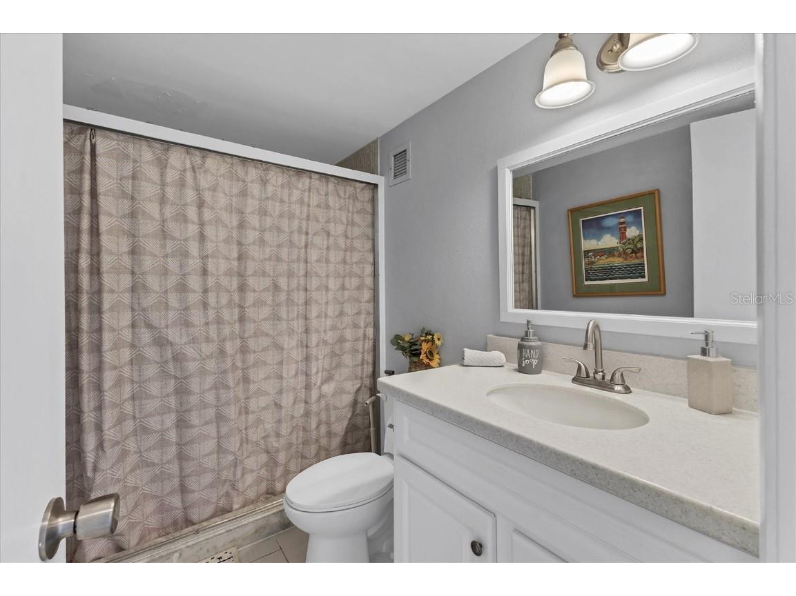 101 S Gulfstream Avenue #15E Sarasota FL 34236 A4676360 image19