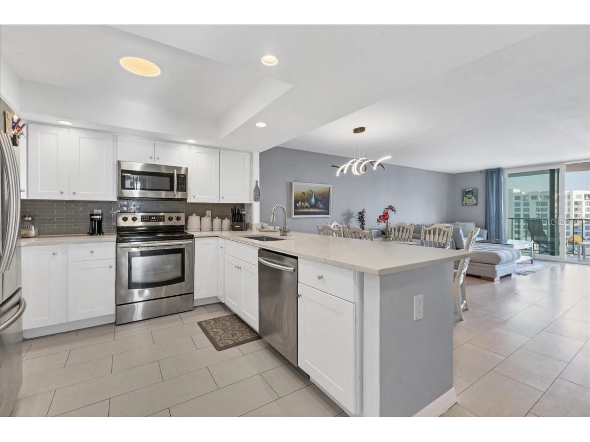 101 S Gulfstream Avenue #15E Sarasota FL 34236 A4676360 image3