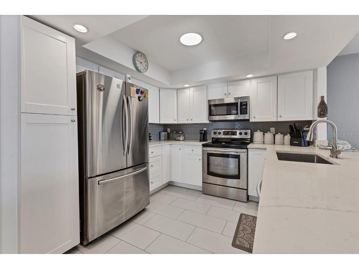 101 S Gulfstream Avenue #15E Sarasota FL 34236 A4676360 image4