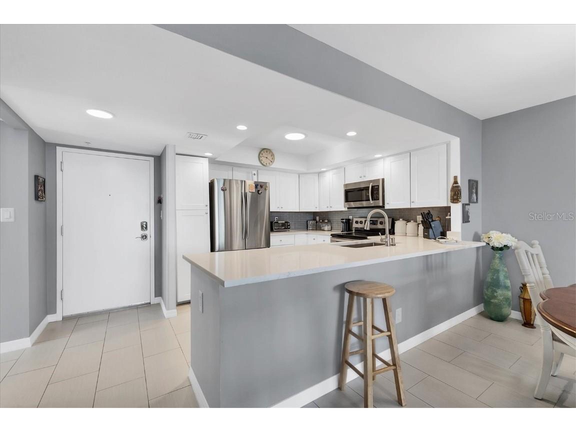 101 S Gulfstream Avenue #15E Sarasota FL 34236 A4676360 image5