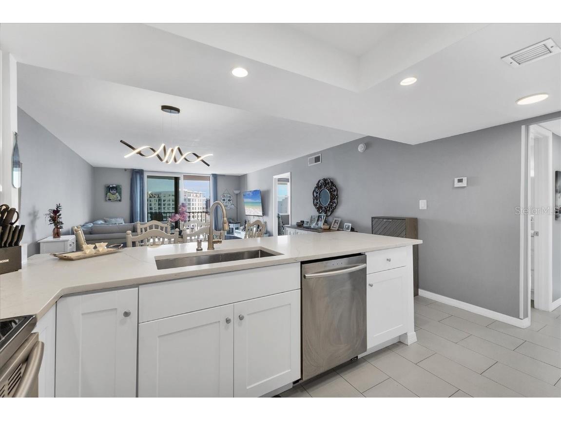 101 S Gulfstream Avenue #15E Sarasota FL 34236 A4676360 image6