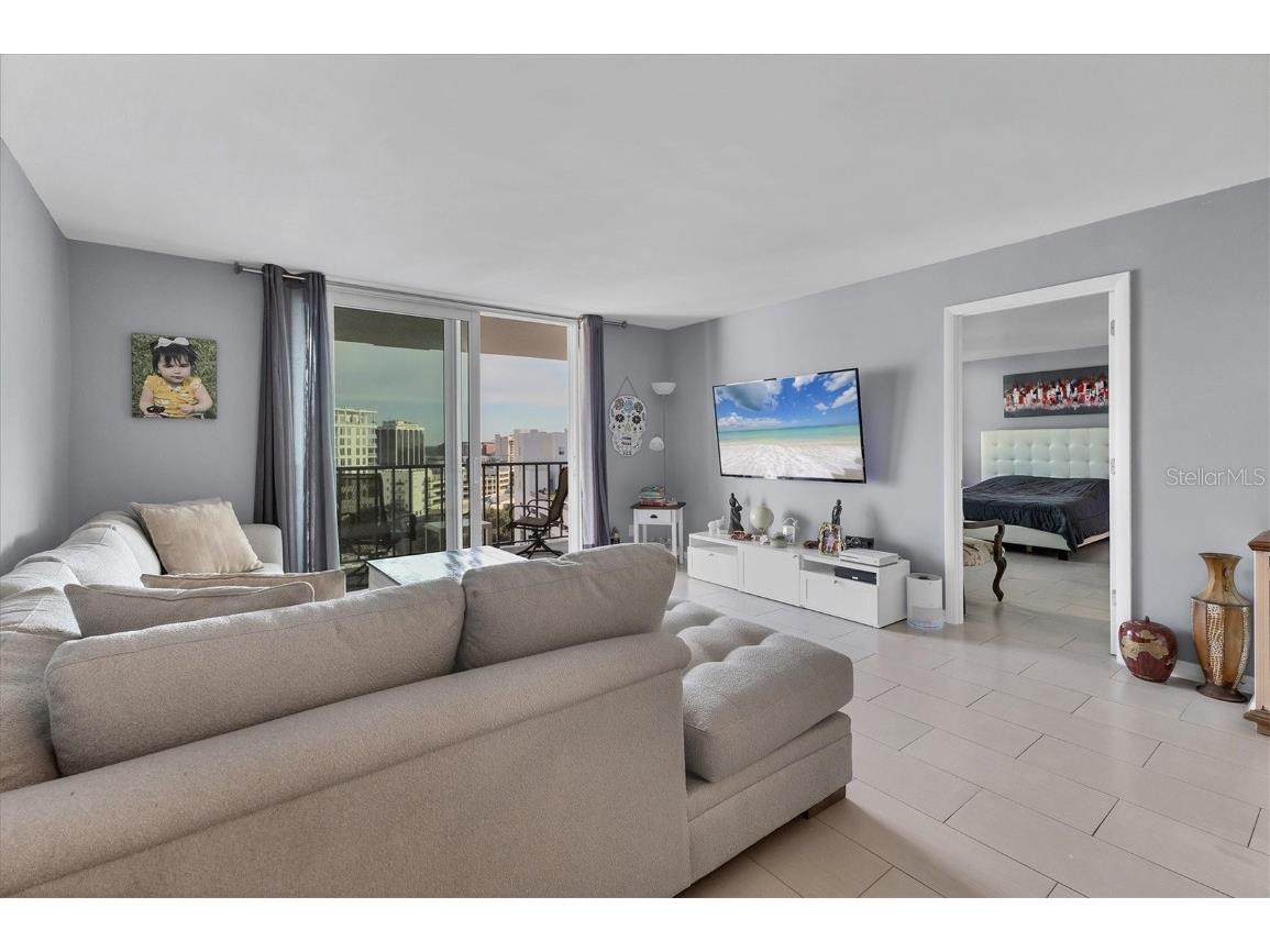 101 S Gulfstream Avenue #15E Sarasota FL 34236 A4676360 image8