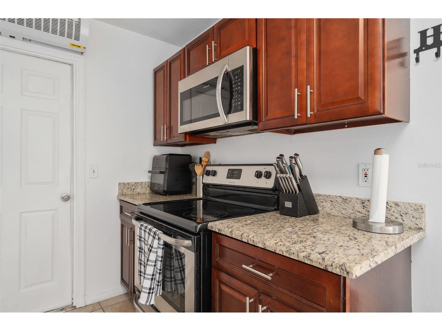 101 Seneca Point Trl Kissimmee FL 34746 TB8501158 image10
