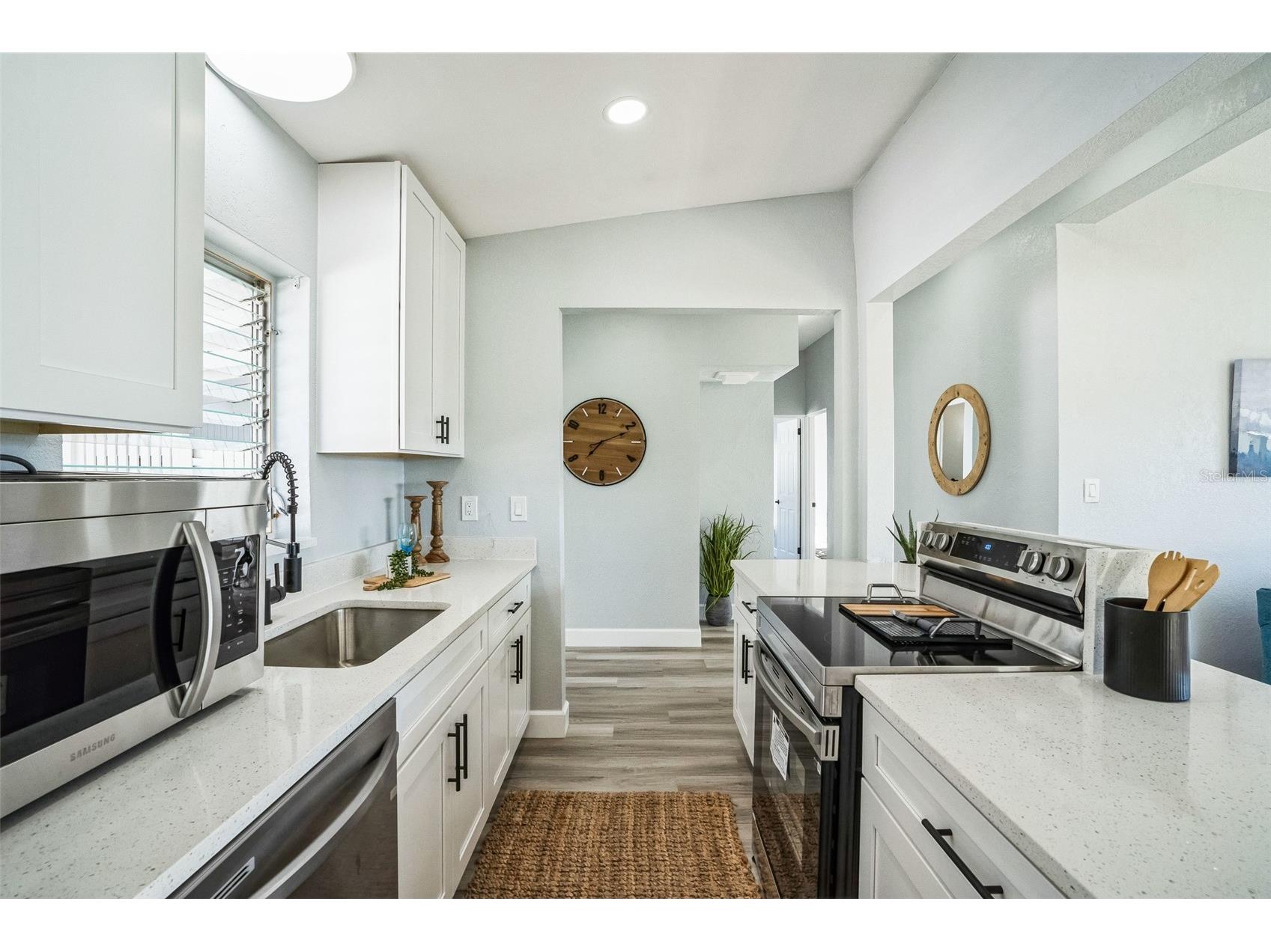 101 Sunlit Cove Drive NE Saint Petersburg FL 33702 TB8477272 image13