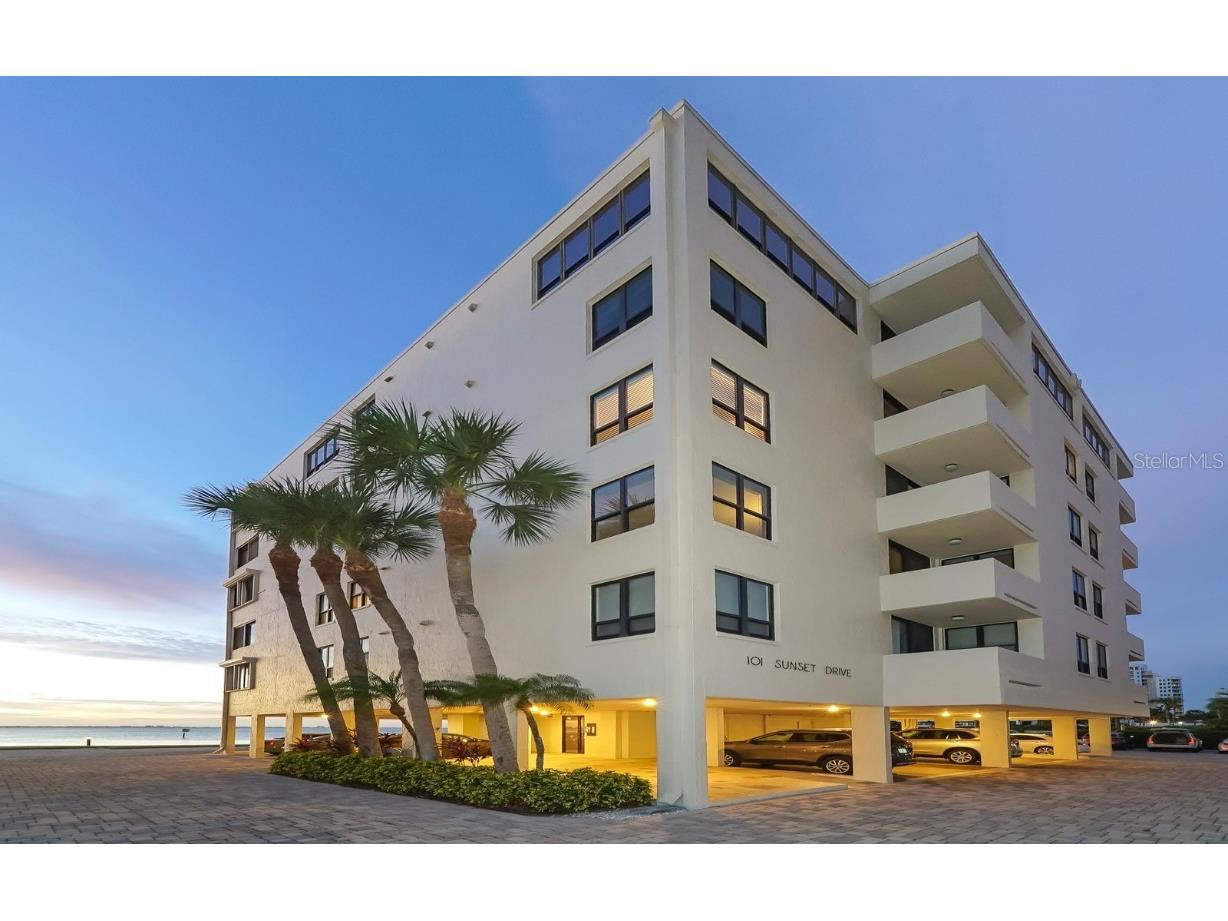 101 Sunset Drive #402 Sarasota FL 34236 - SARASOTA BAY A4586409 image1