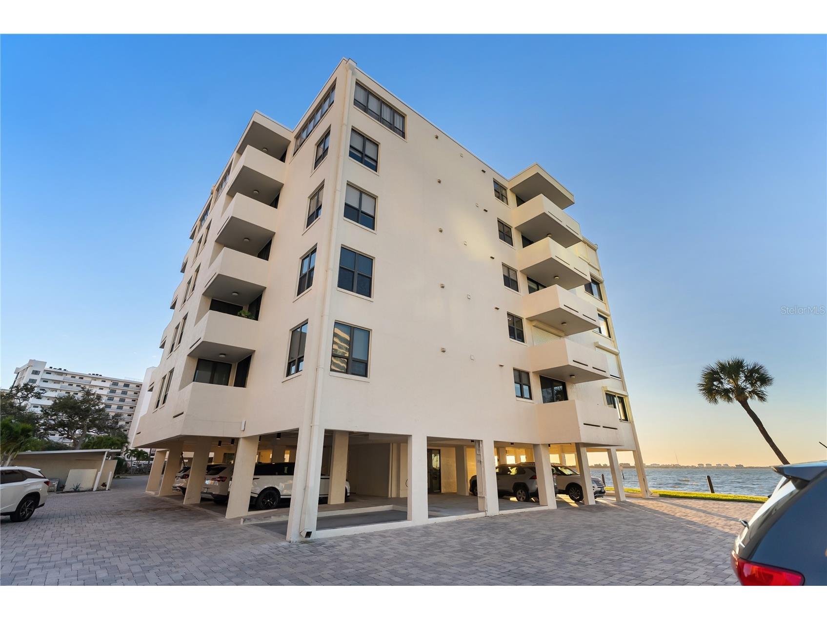 101 Sunset Drive #402 Sarasota FL 34236 - SARASOTA BAY A4680474 image2