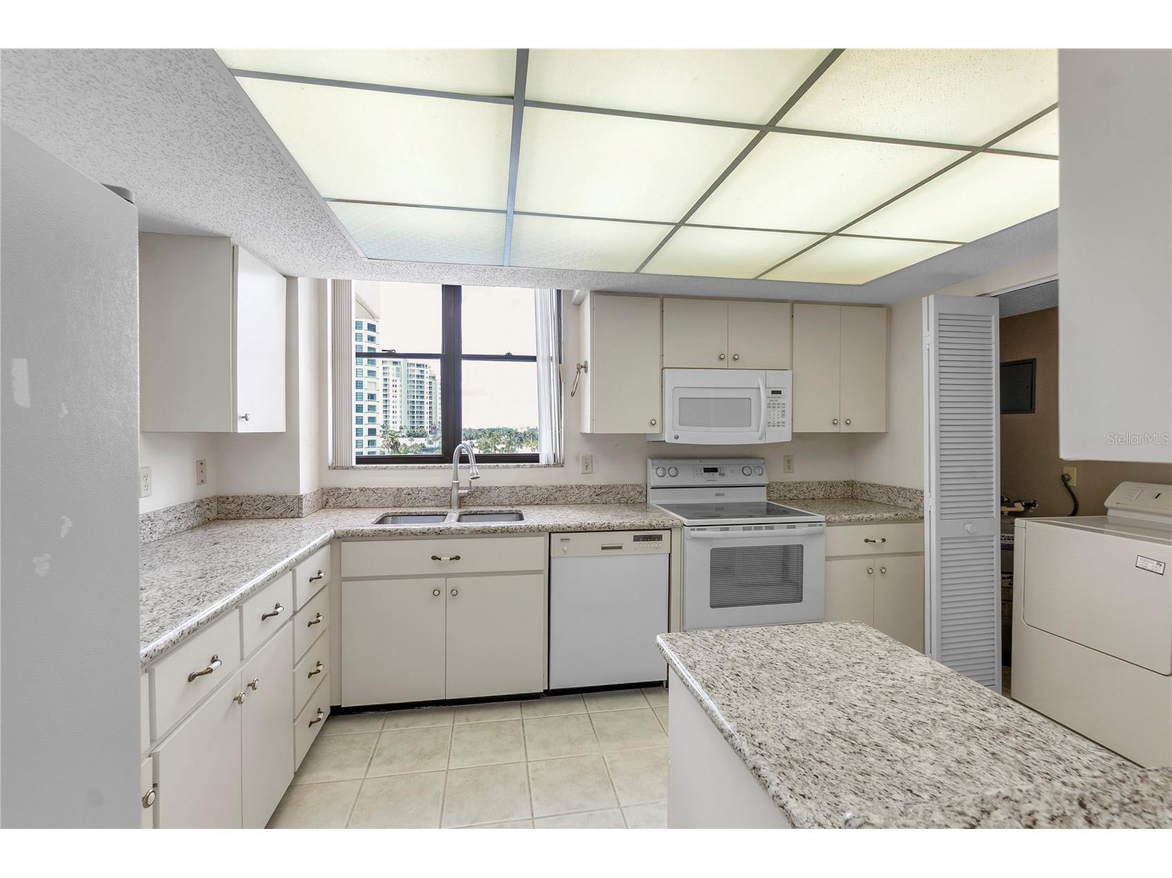 101 Sunset Drive #PH1 Sarasota FL 34236 - SARASOTA BAY A4698459 image7