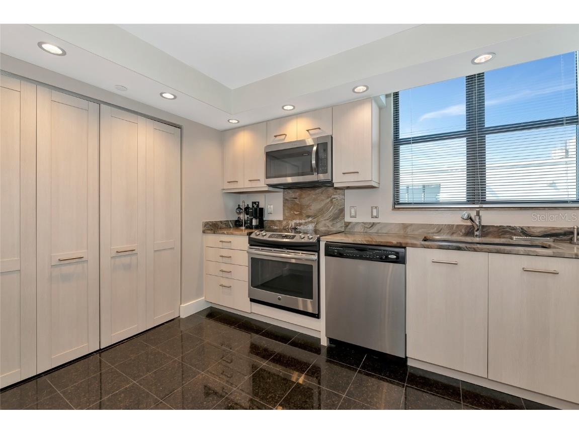 101 Sunset Drive #PH3 Sarasota FL 34236 - SARASOTA BAY/INTER-COASTAL A4644265 image24