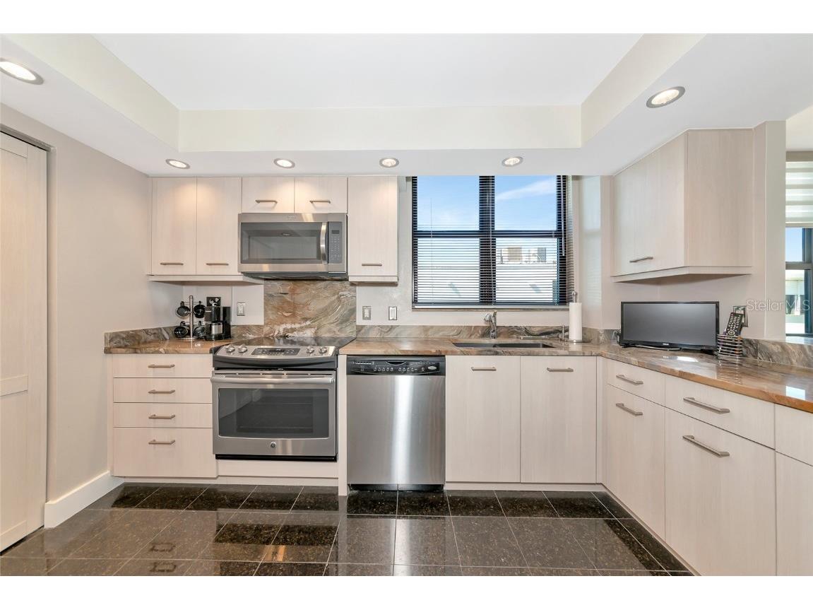 101 Sunset Drive #PH3 Sarasota FL 34236 - SARASOTA BAY/INTER-COASTAL A4644265 image28