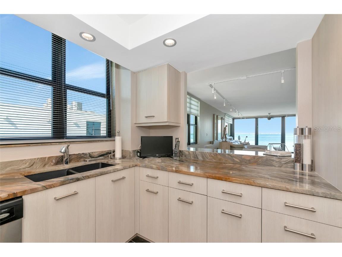101 Sunset Drive #PH3 Sarasota FL 34236 - SARASOTA BAY/INTER-COASTAL A4644265 image30