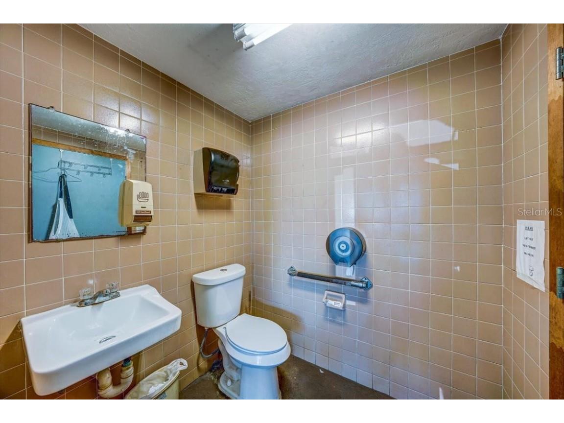 1010 Alt 19 Palm Harbor FL 34683 TB8419939 image32