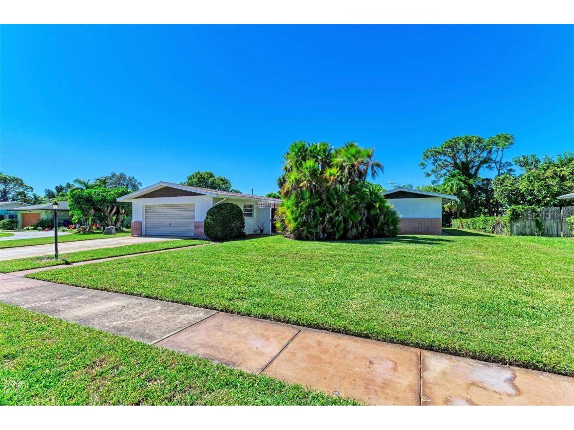 1010 Casabella Drive Bradenton FL 34209 A4586243 image1