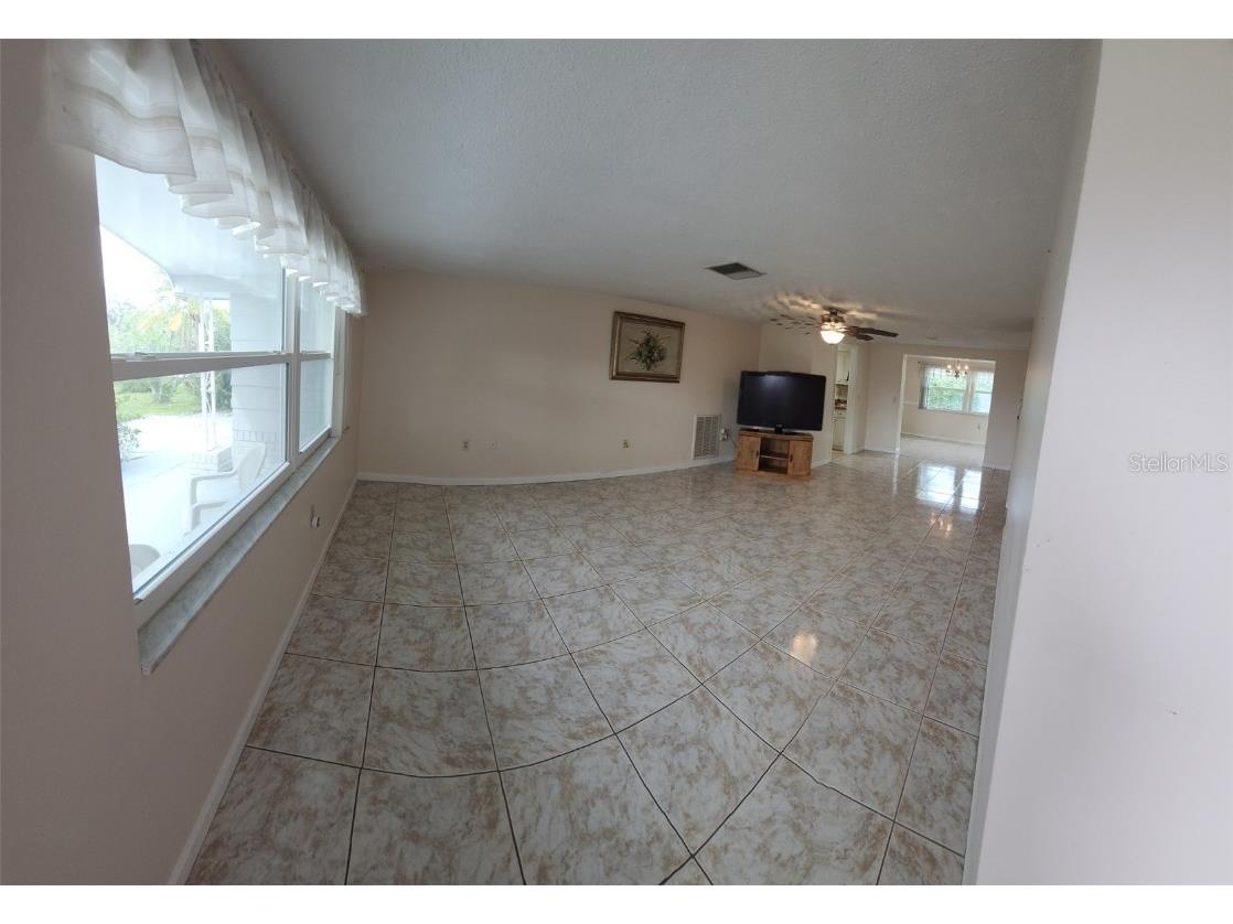 1010 Gulf Road Tarpon Springs FL 34689 TB8427518 image2