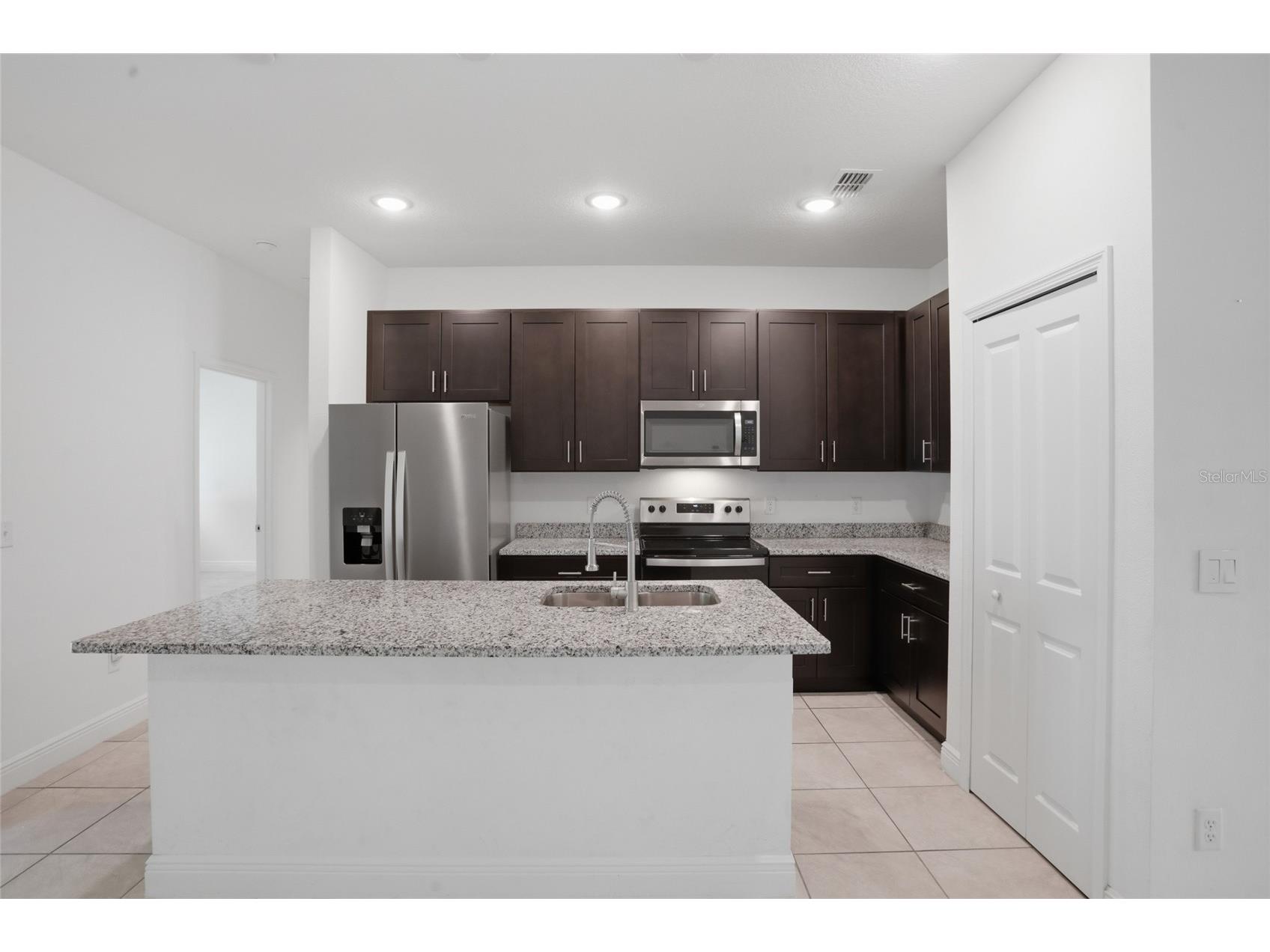 1010 Mayfair Place Kissimmee FL 34758 O6399858 image8