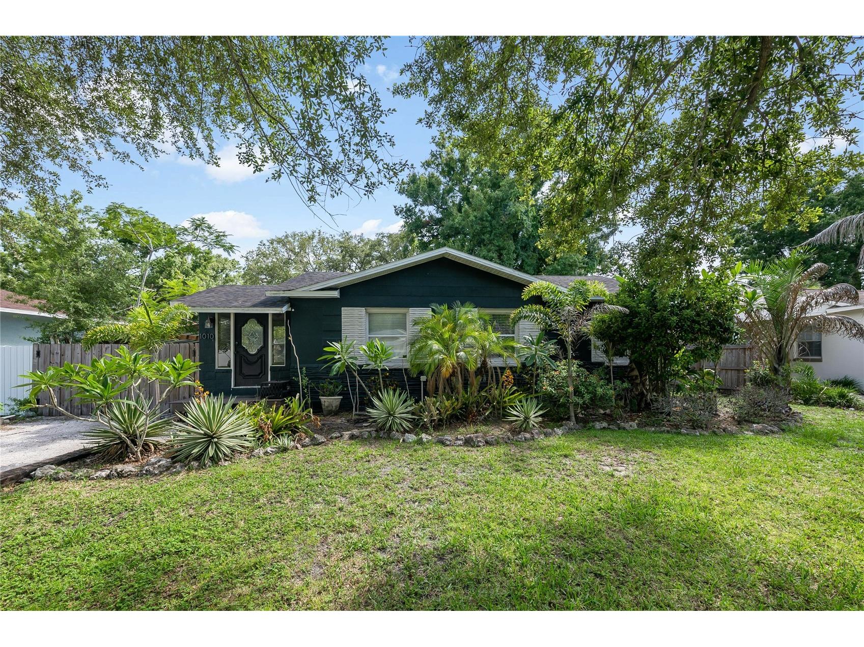 1010 W Berry Avenue Tampa FL 33603 TB8527927 image1