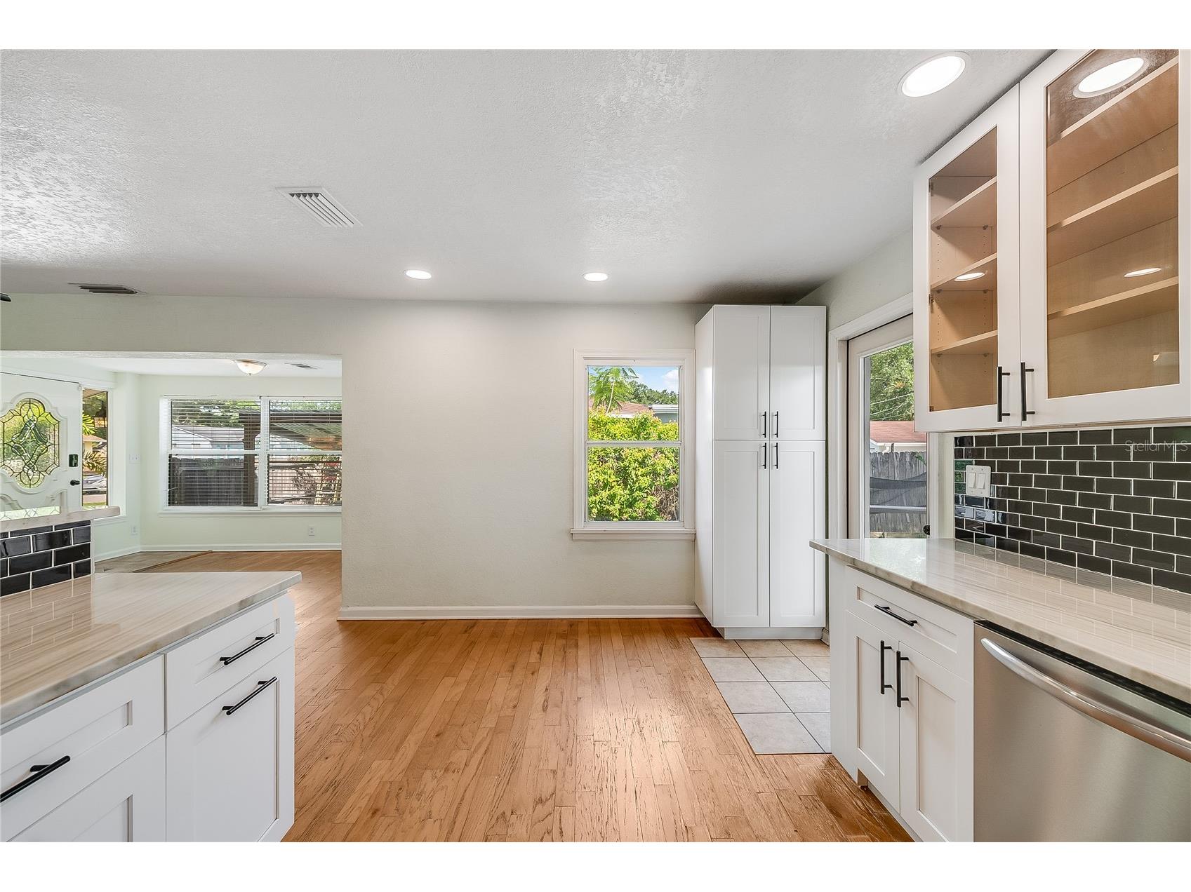 1010 W Berry Avenue Tampa FL 33603 TB8527927 image11