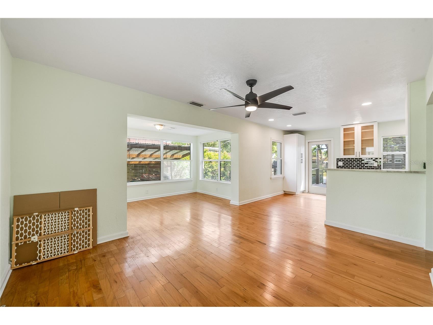 1010 W Berry Avenue Tampa FL 33603 TB8527927 image12