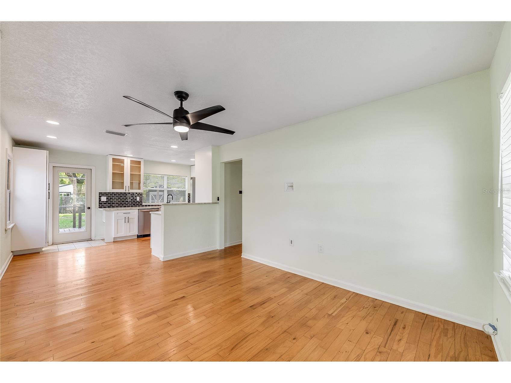 1010 W Berry Avenue Tampa FL 33603 TB8527927 image14