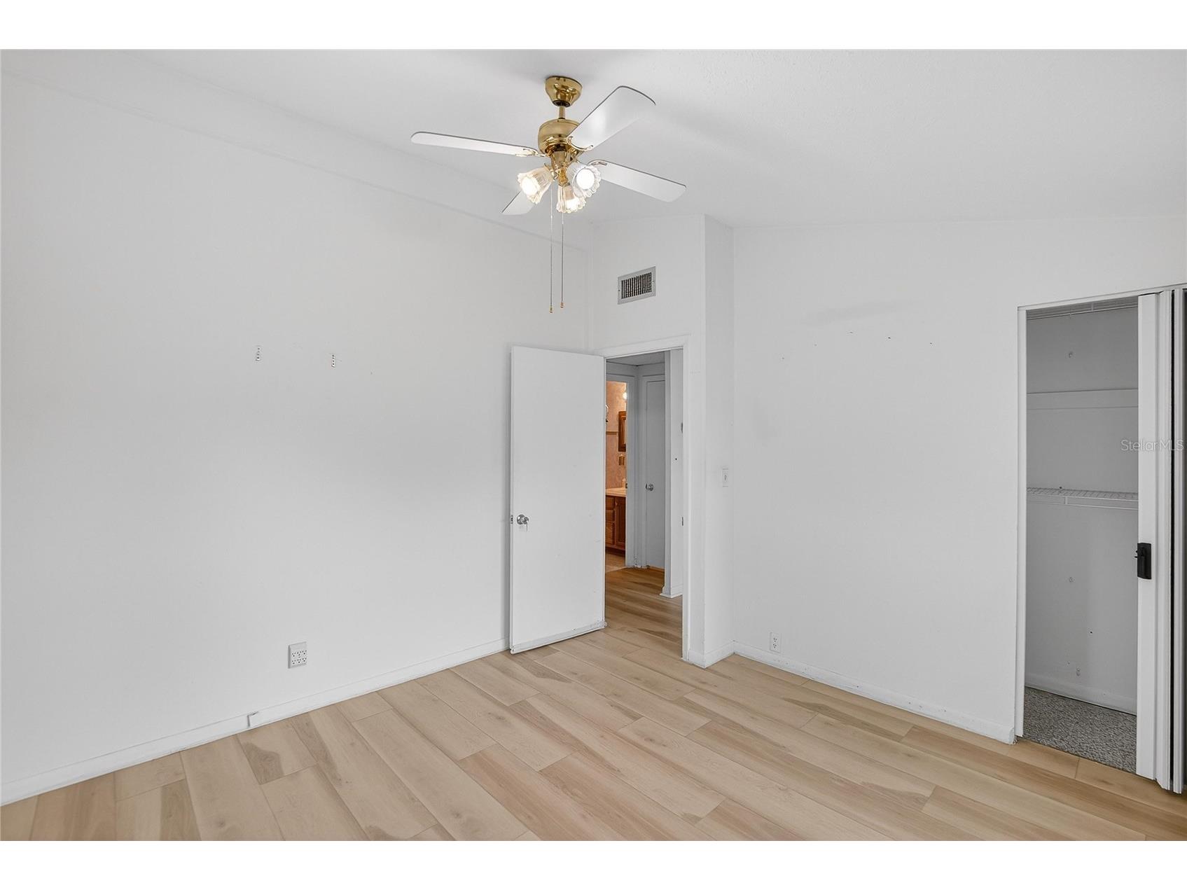 10101 Mariposa Place Tampa FL 33619 TB8494593 image14