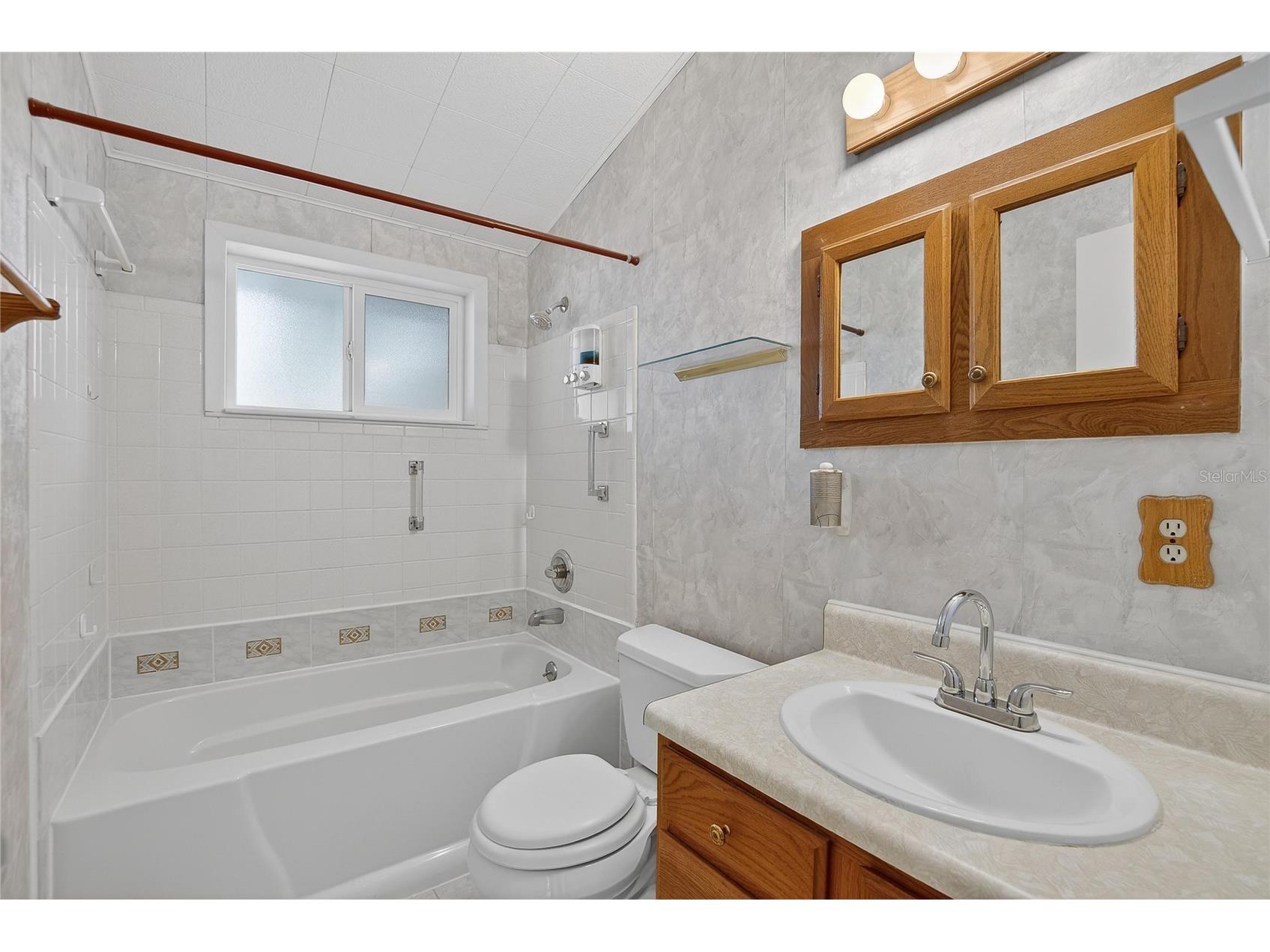 10101 Mariposa Place Tampa FL 33619 TB8494593 image16
