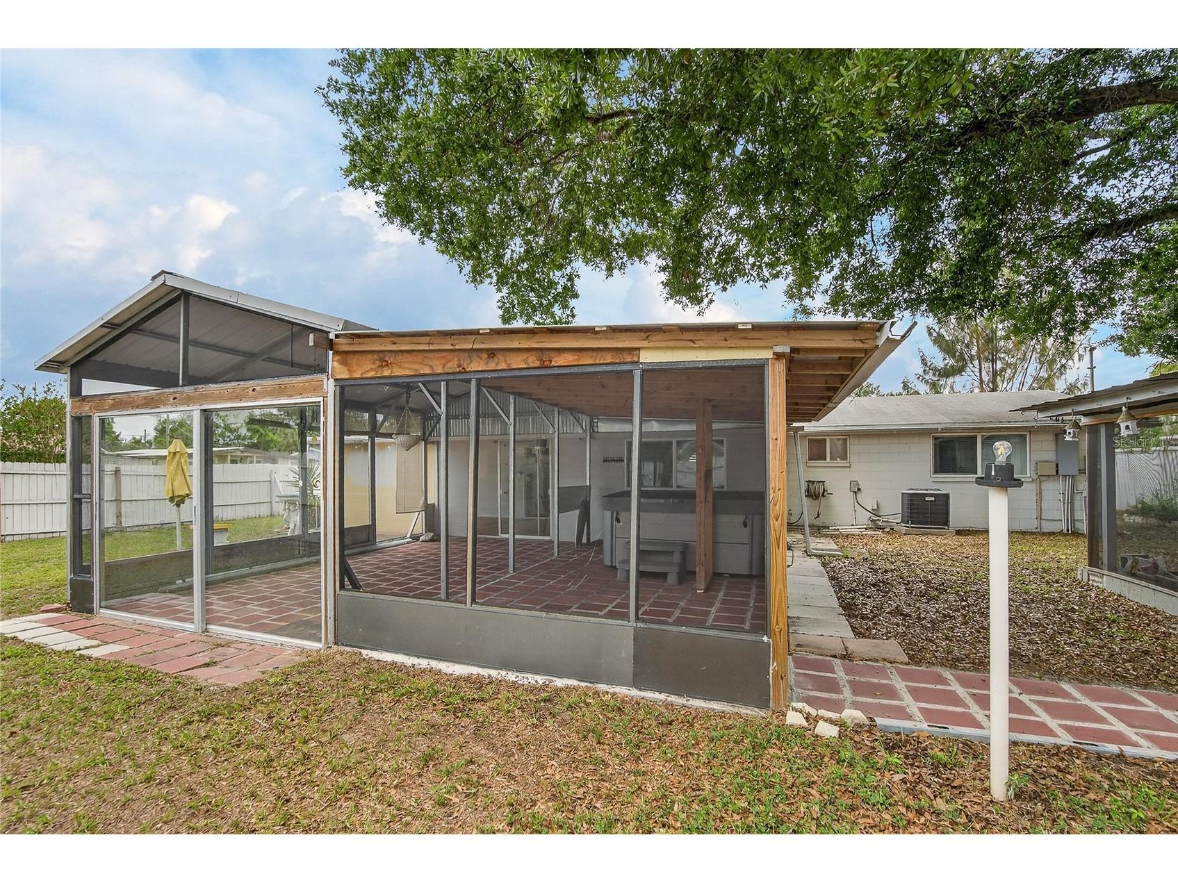 10101 Mariposa Place Tampa FL 33619 TB8494593 image47