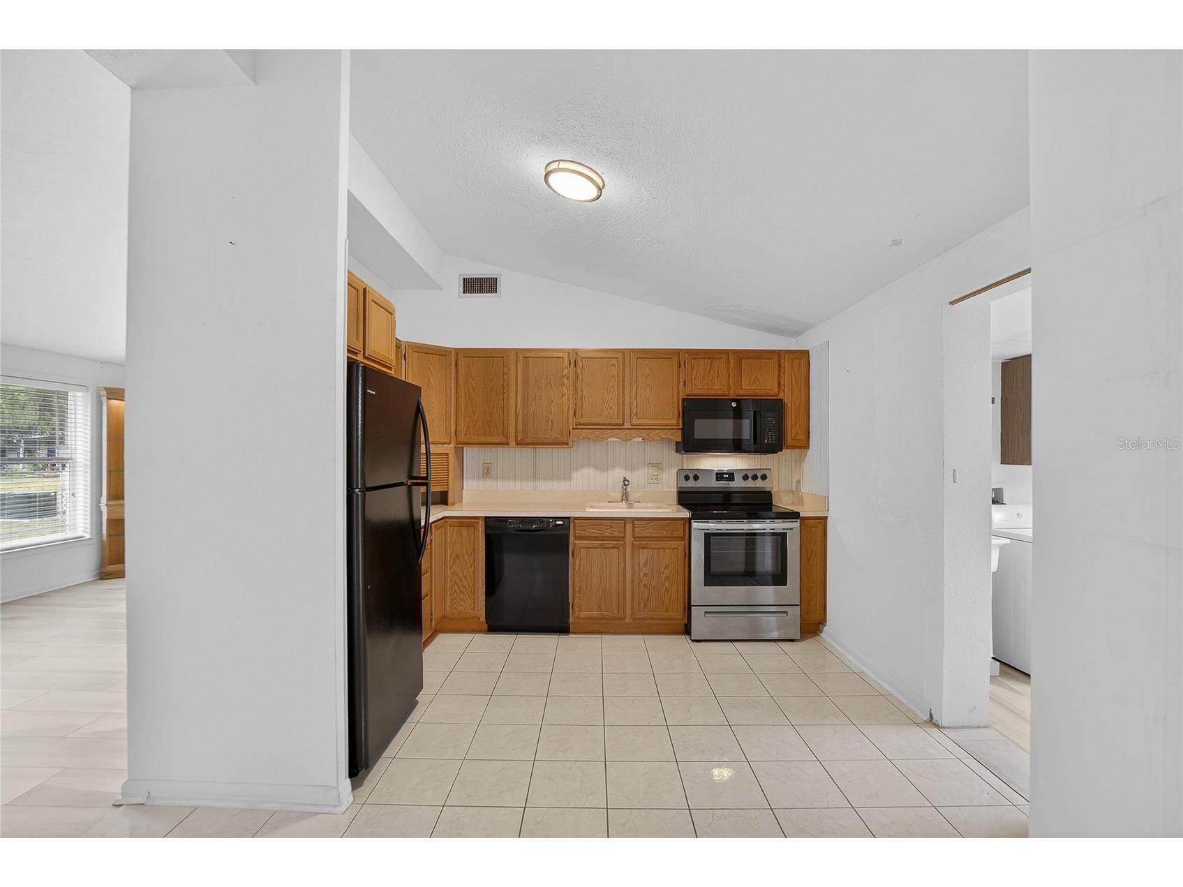 10101 Mariposa Place Tampa FL 33619 TB8494593 image5