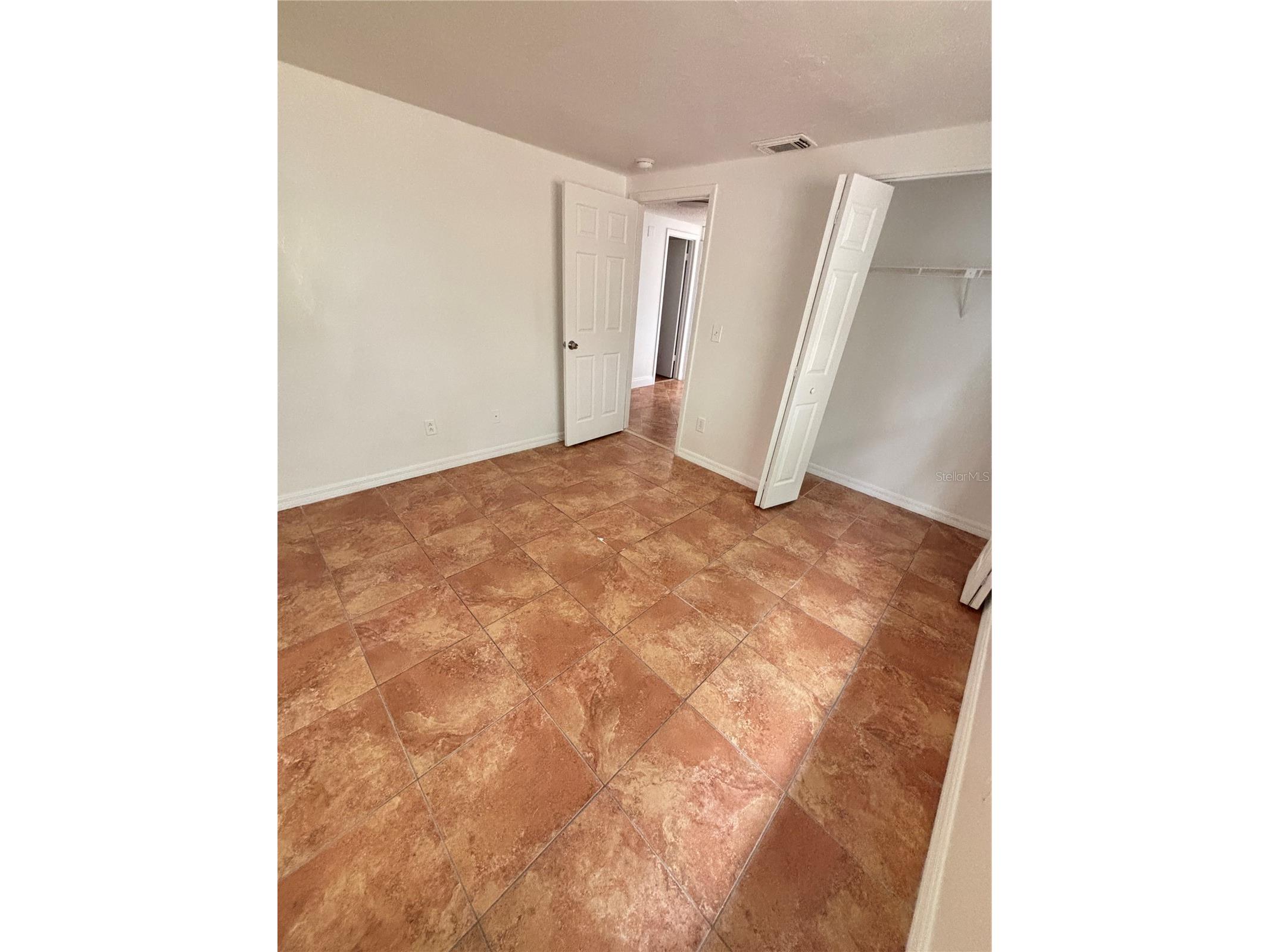 10101 Springtree Court Tampa FL 33615 A4674458 image14