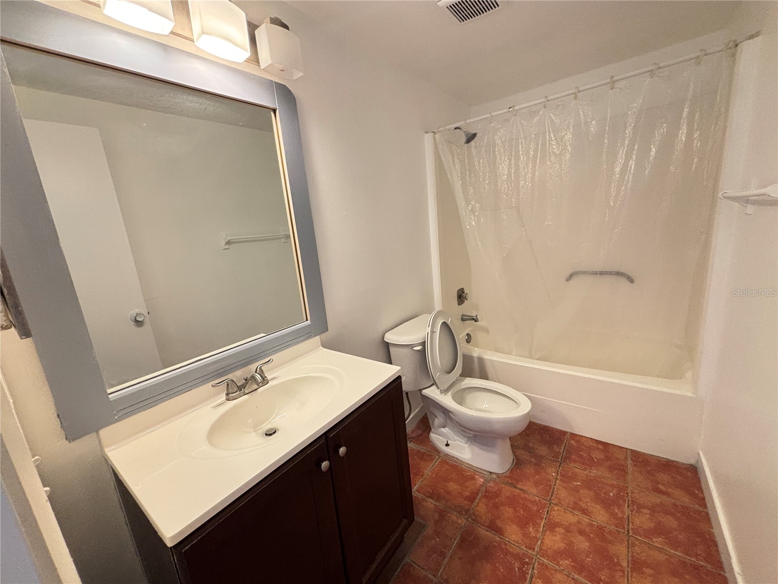 10101 Springtree Court Tampa FL 33615 A4674458 image17