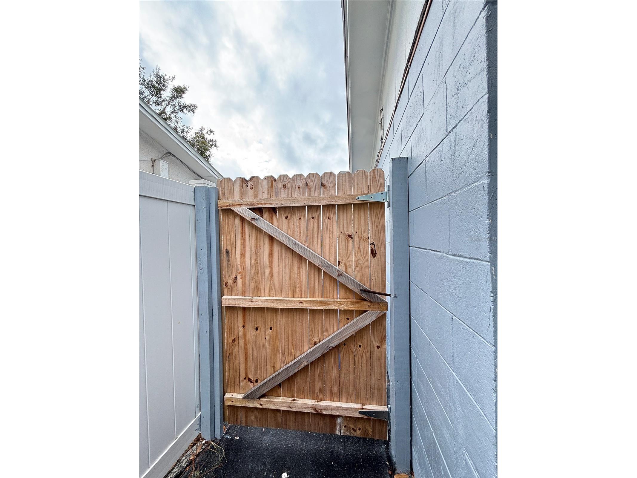 10101 Springtree Court Tampa FL 33615 A4674458 image27