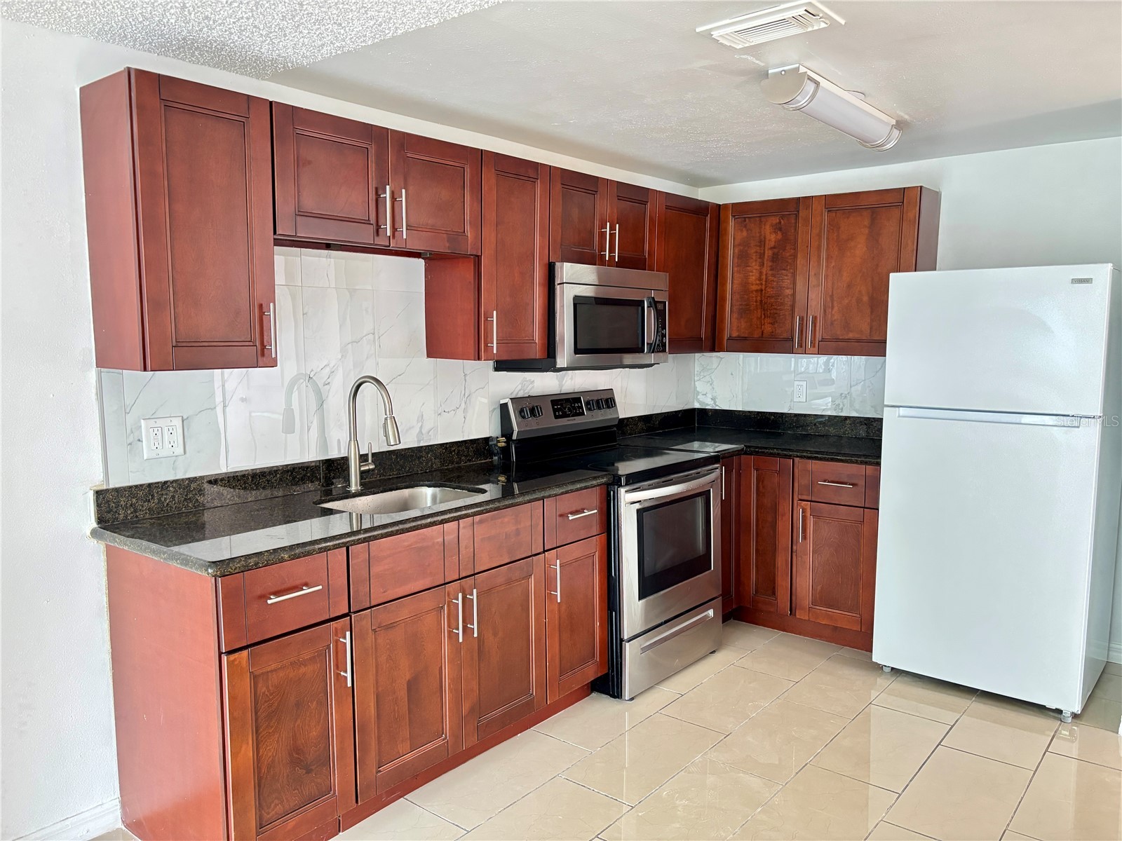 10101 Springtree Court Tampa FL 33615 A4674458 image8