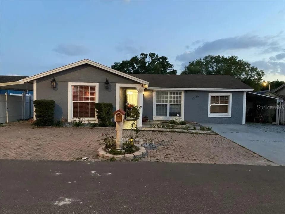 10106 Wheatley Hills Court Tampa FL 33615 TB8370253 image1