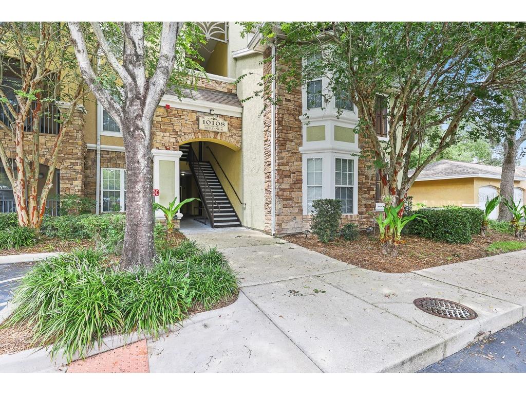 10108 Courtney Oaks Circle #304 Tampa FL 33619 T3546312 image1
