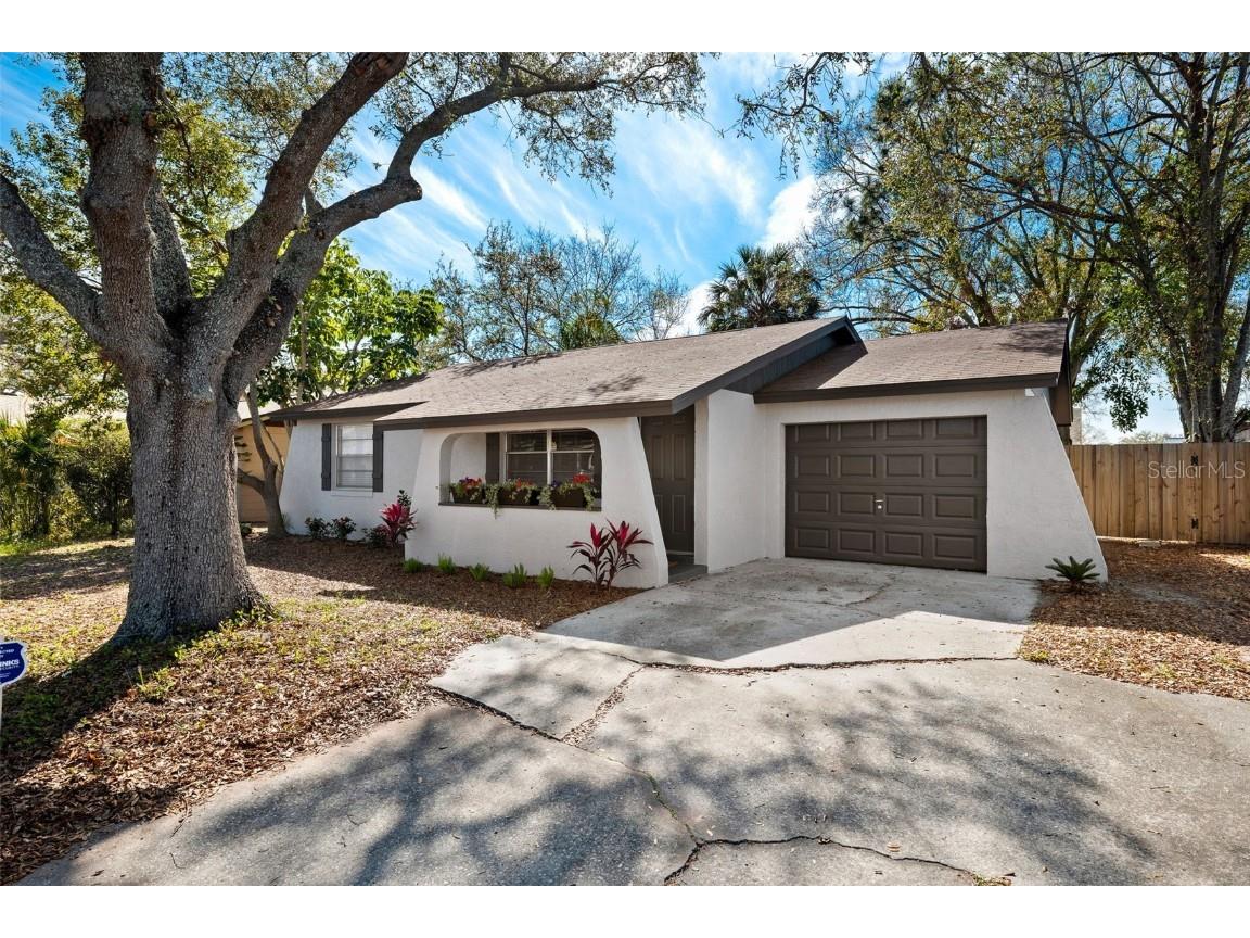 10108 Hunters Point Court Tampa FL 33615 TB8348972 image1