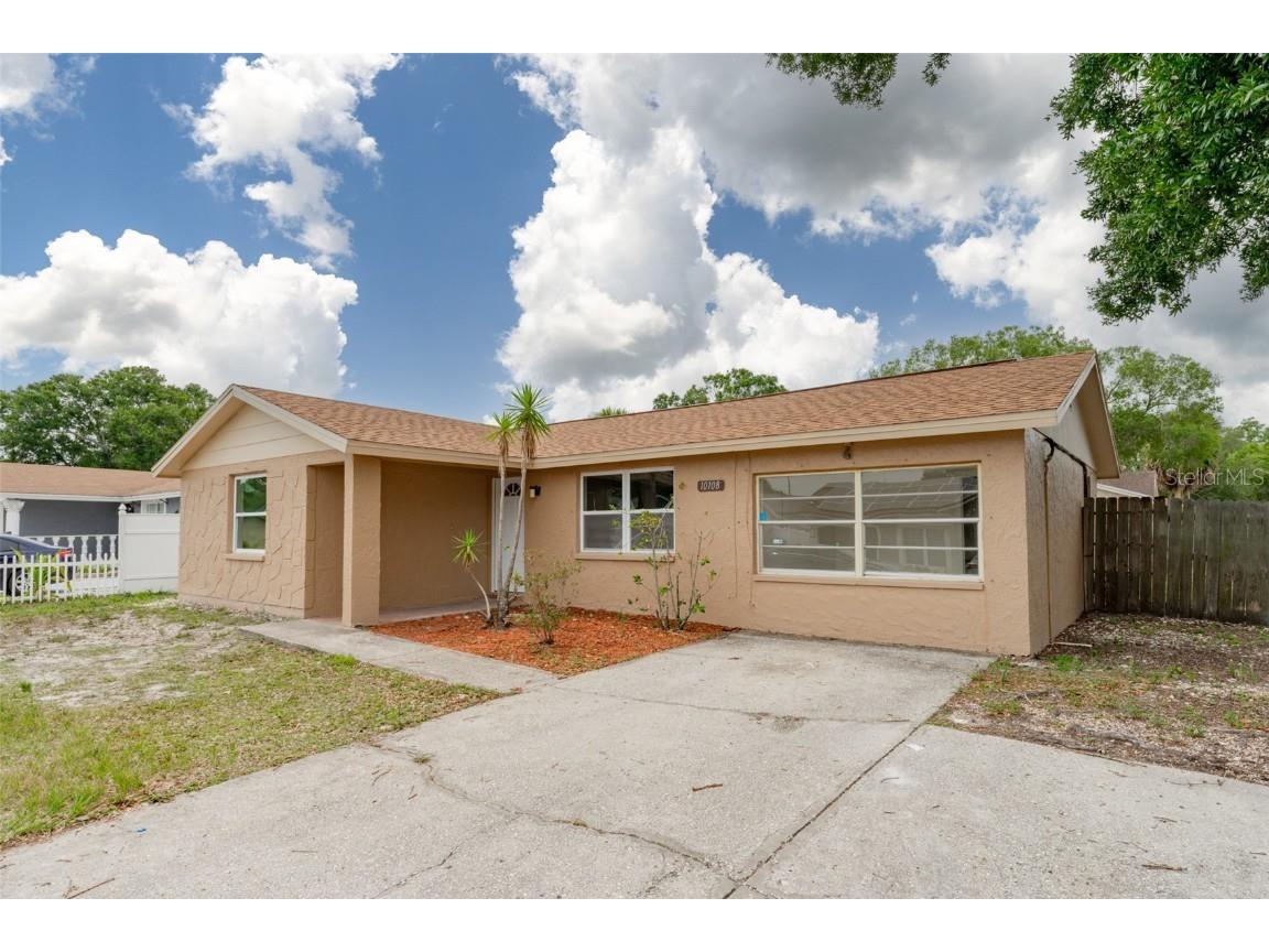 10108 Wheatley Hills Court Tampa FL 33615 T3434704 image1
